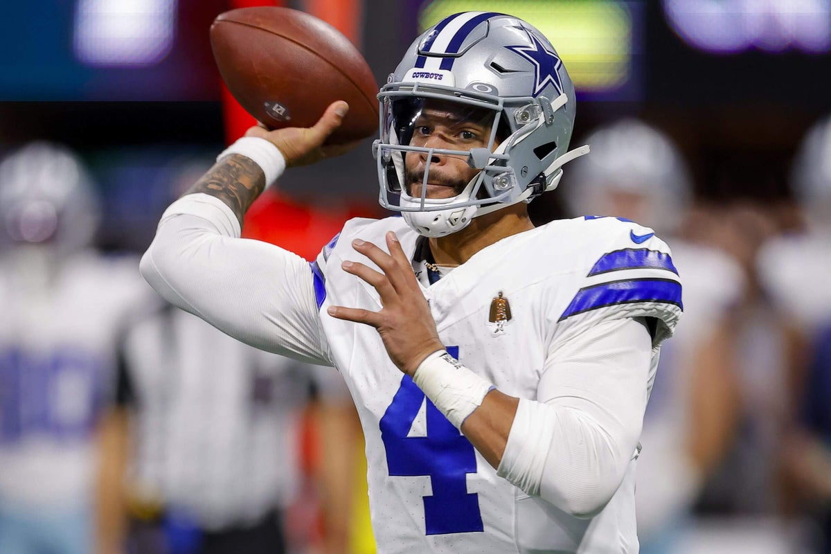 Cowboys Face Setback as Dak Prescott Suffers Severe Hamstring Injury