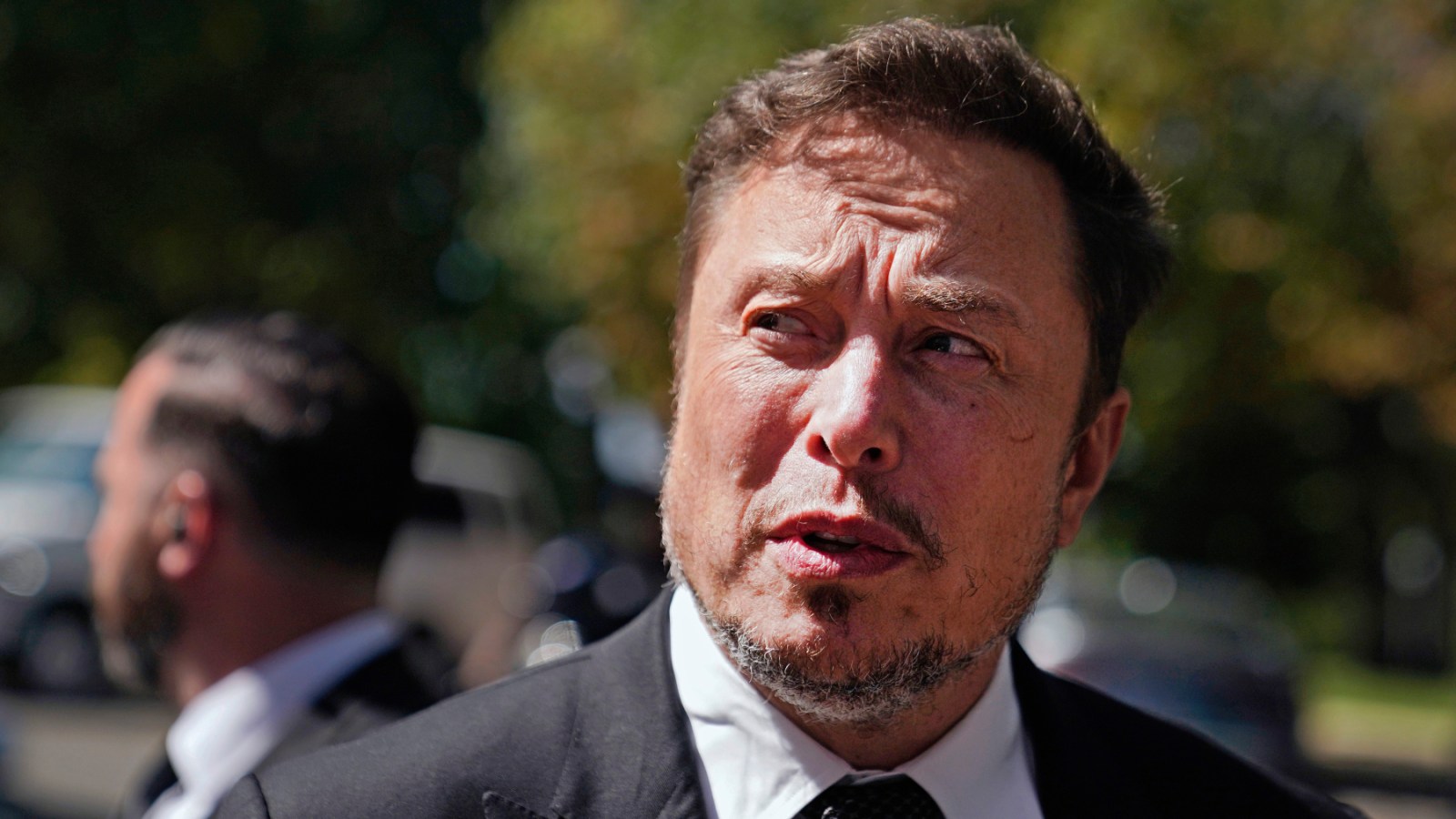 Elon Musk's Controversial Tweets Fuel War Information Controversy