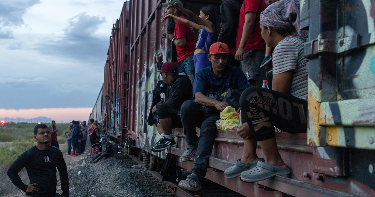Resuming Deportation Flights to Venezuela: U.S. Aims to Curb Border Arrivals