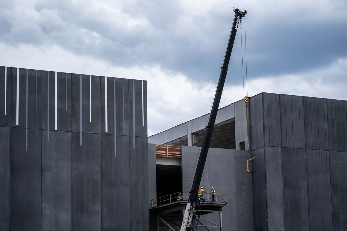 Featured image for Credit Drives AI Growth and Bubble Concerns