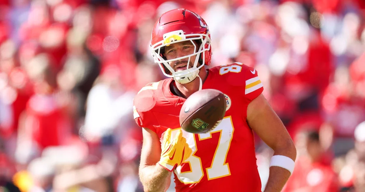 Kelce returns to KC for 14th season on reported $12M–$15M deal