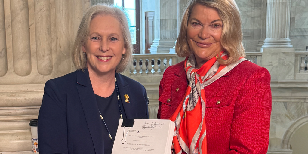 Featured image for "US Senators Advocate for Comprehensive Stablecoin Regulation"