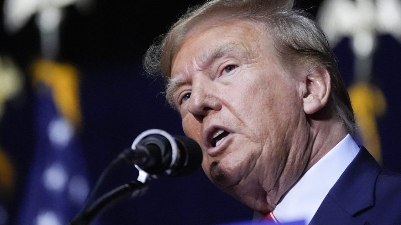 "Trump's Fundraising Woes: Lagging Behind Biden and Desperate for Cash"