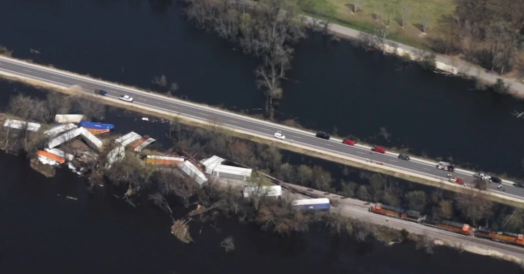 Wisconsin Train Derailment Sends Containers into Mississippi River, Injures Four.