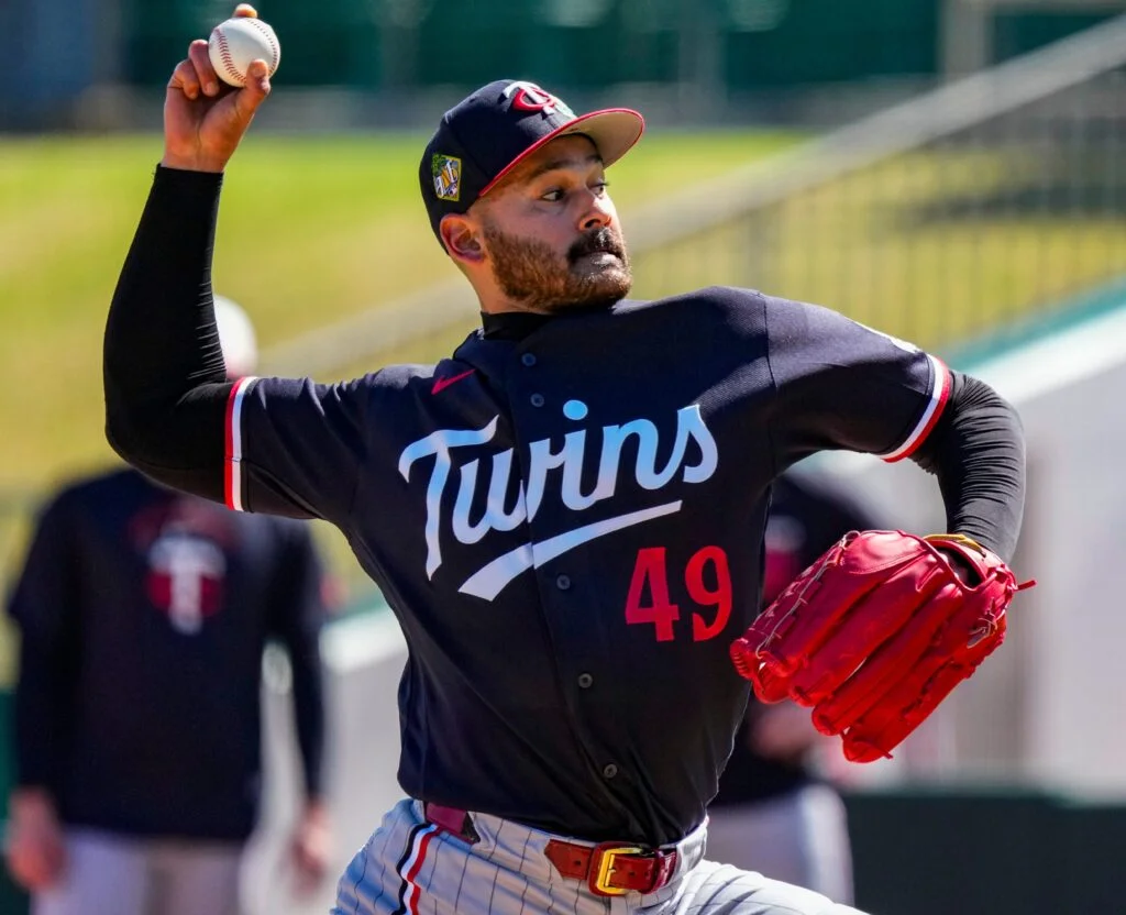 Twins' López Heads to MRI for Elbow Soreness