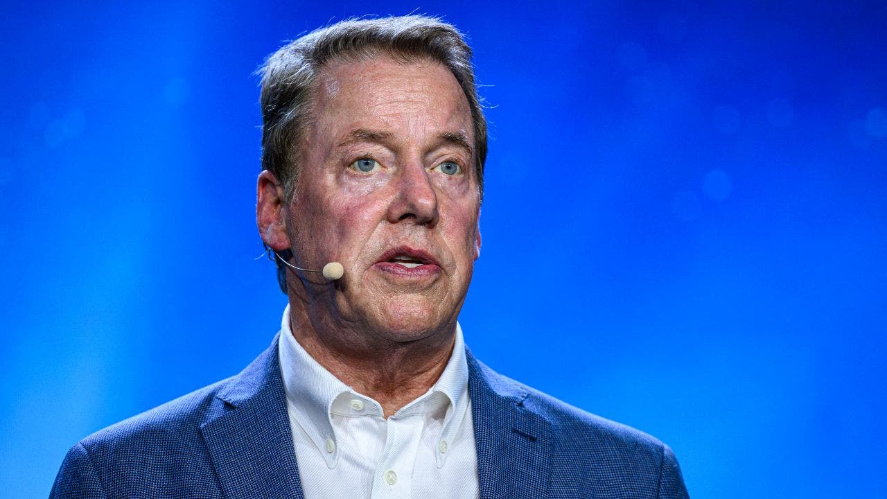 Ford Chairman Urges UAW to End Strike and Save US Auto Industry