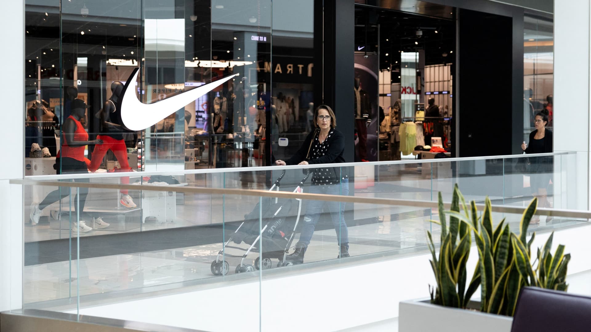 Featured image for Nike's Earnings Outlook: Expectations and Challenges