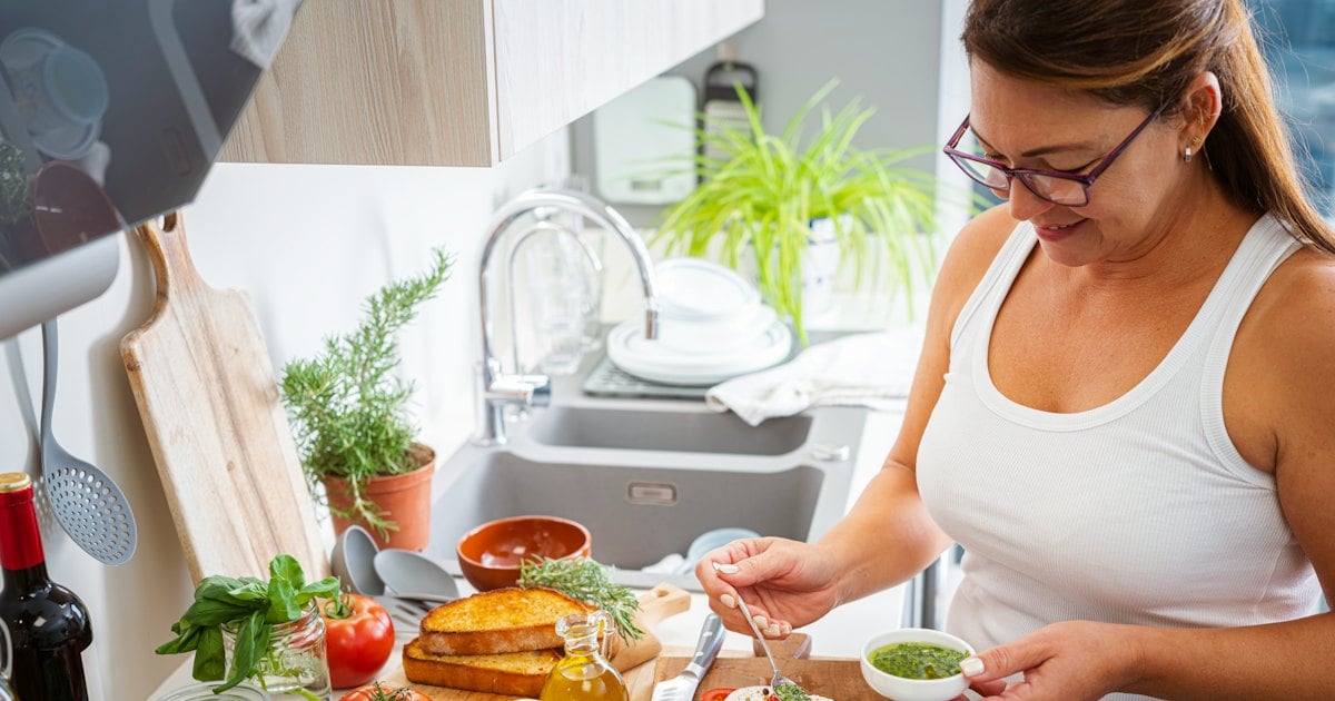 Featured image for "Mediterranean Diet Reigns Supreme in 2024, with Experts Endorsing a New Twist"