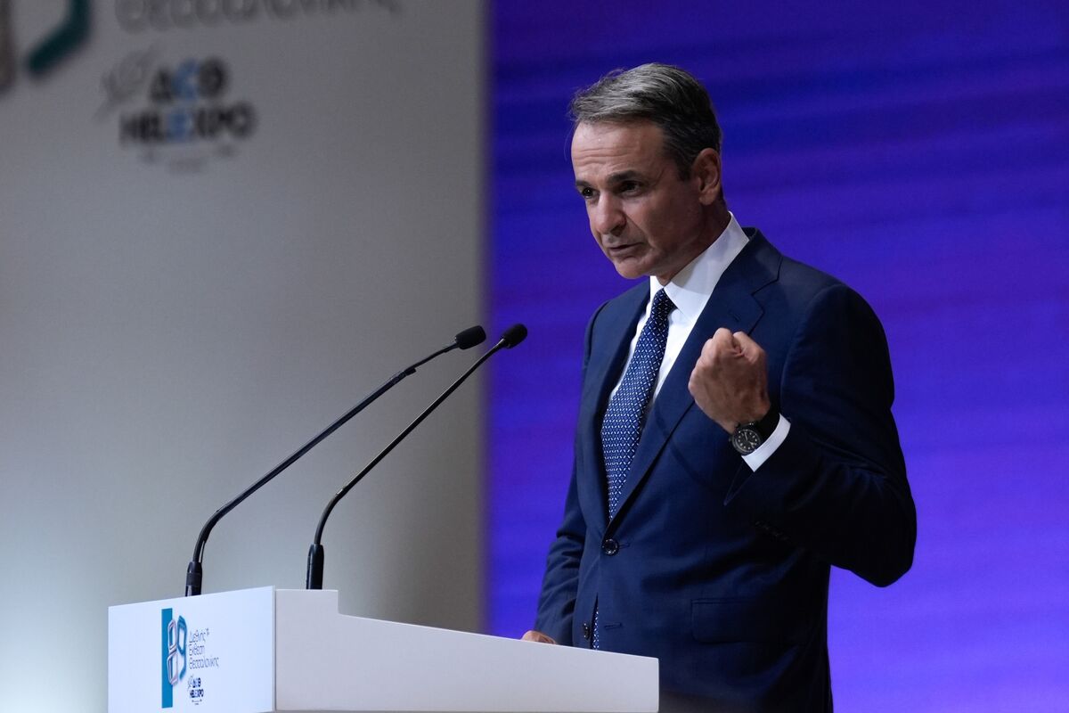 Featured image for Greek Prime Minister Announces €1.6 Billion Tax Cuts to Support Middle Class