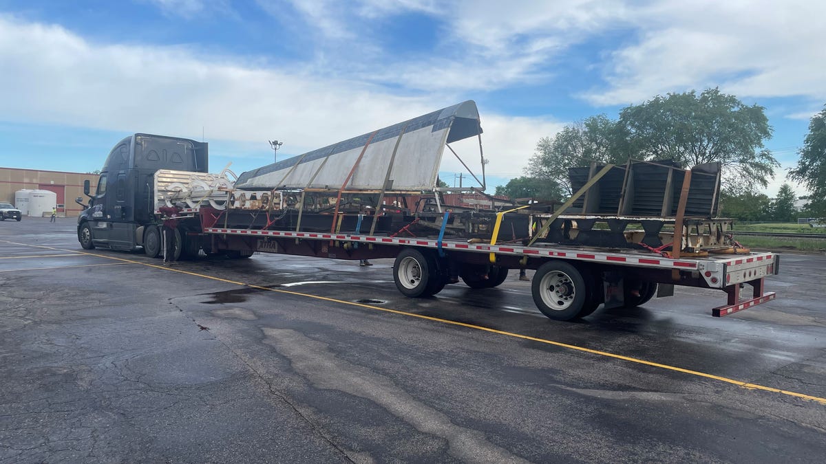 Featured image for "Inspiration Mock Orbiter Shuttle Parts Land in St. Cloud"