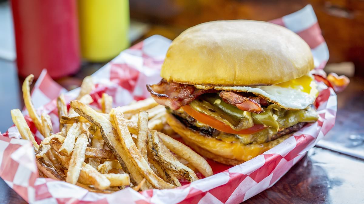 Featured image for "Customer's Controversial Tipping Rule Ignites Debate"