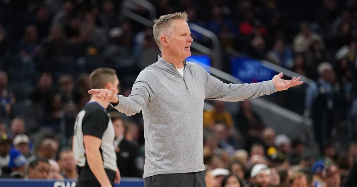 "Warriors at a Crossroads: Trade Rumors and Future Moves Amidst Season Struggles"