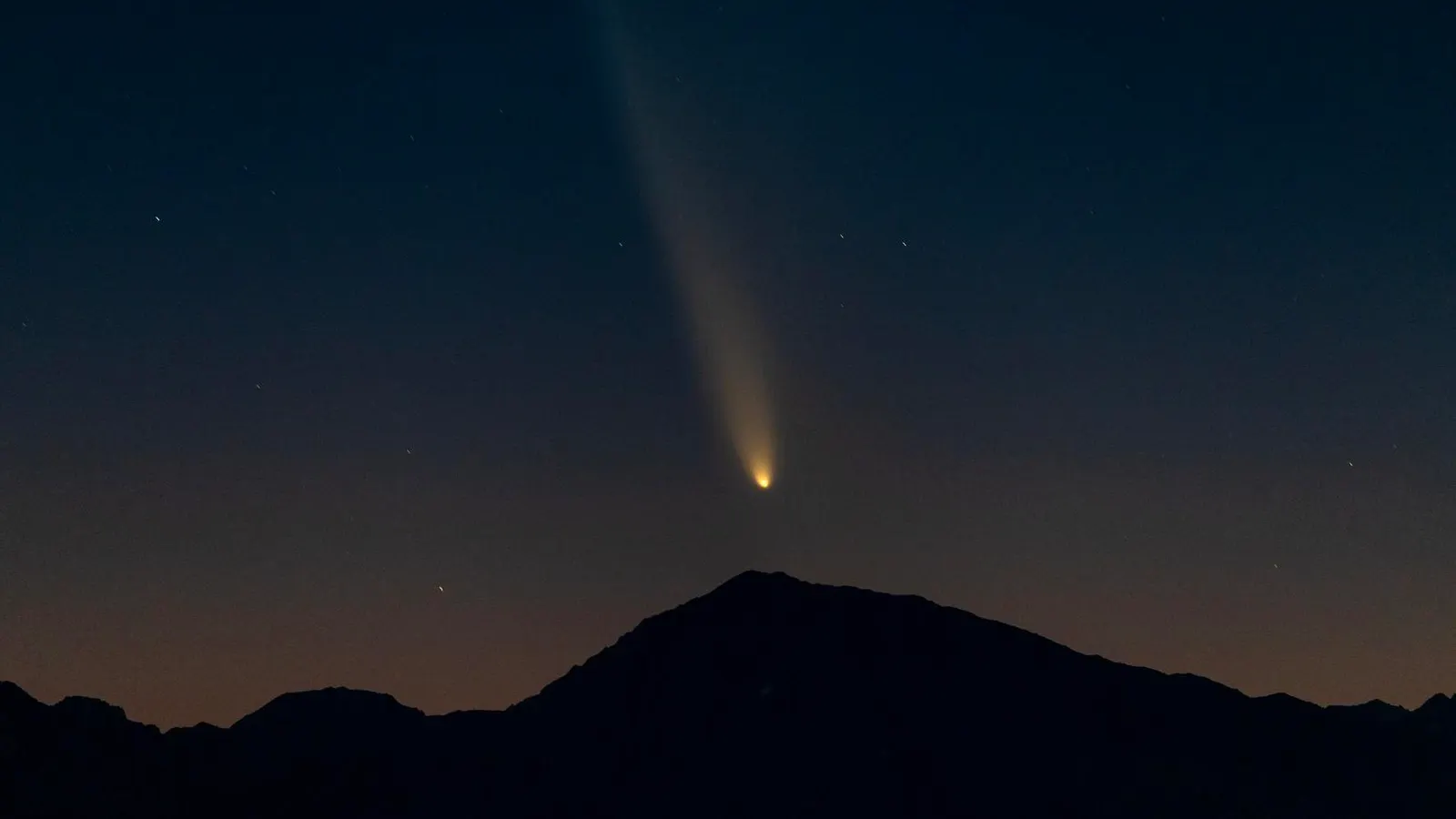 Featured image for Upcoming Comet Lemmon Brightens Skywatching Opportunities