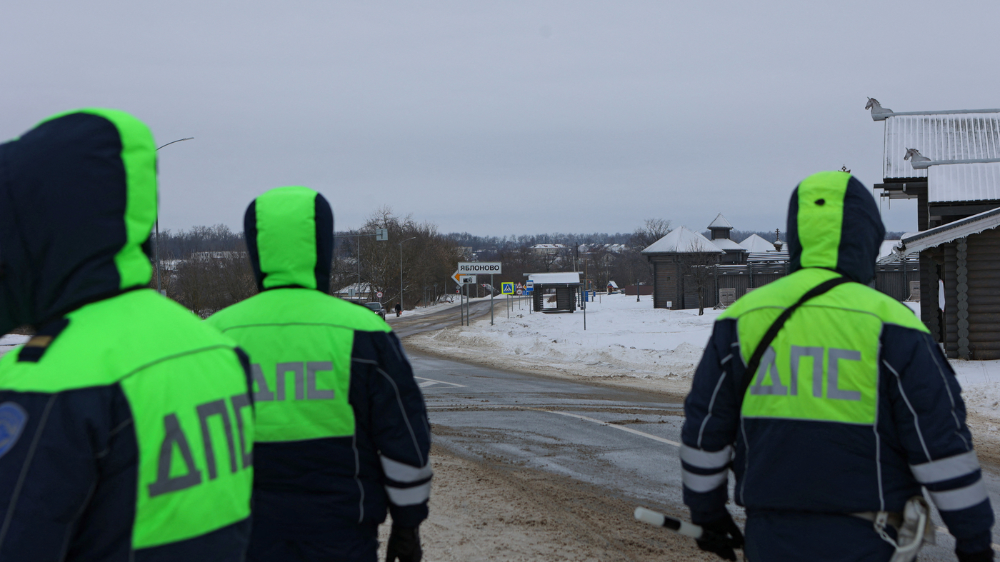 Featured image for "Russian Military Plane Carrying Ukrainian POWs Crashes Near Ukraine, Killing 74"