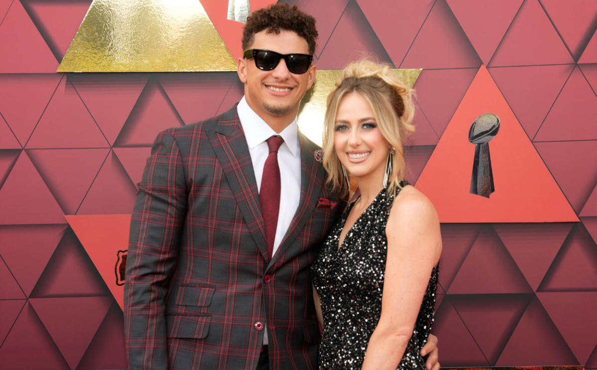 Featured image for "NFL Wives' Celebrations: Brittany Mahomes' 'SI Swimsuit' Debut"
