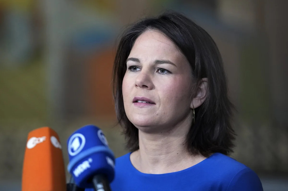 Featured image for "German Foreign Minister Stranded in Abu Dhabi Due to Plane Troubles"