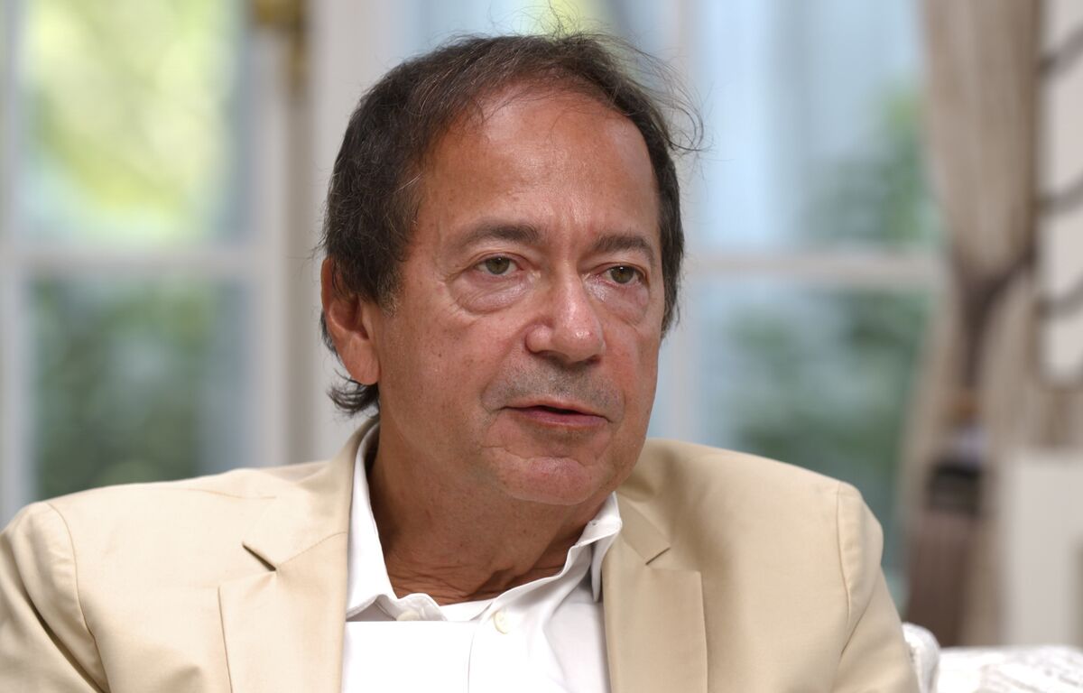"Trump Considers John Paulson for Treasury Role"