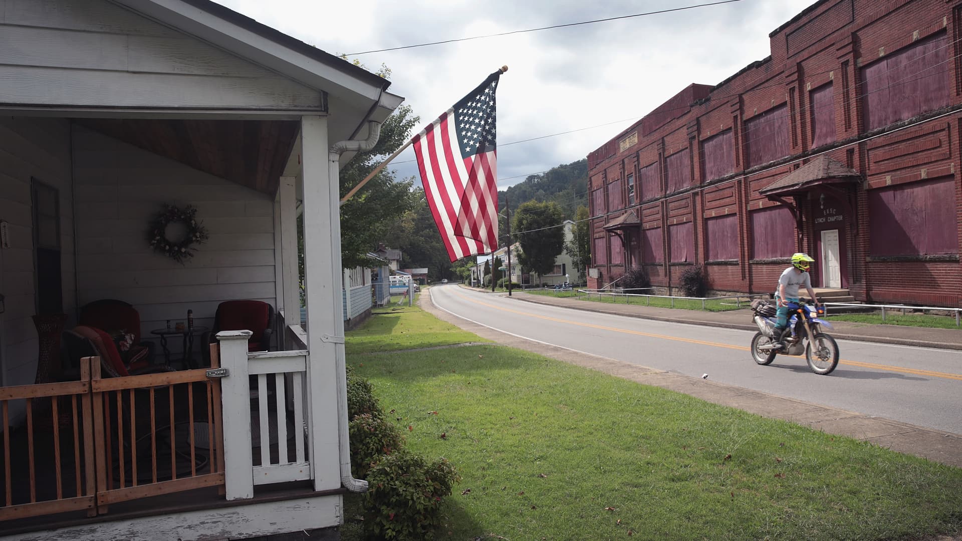 Featured image for "Experts Warn of Impending Credit Crunch in US"