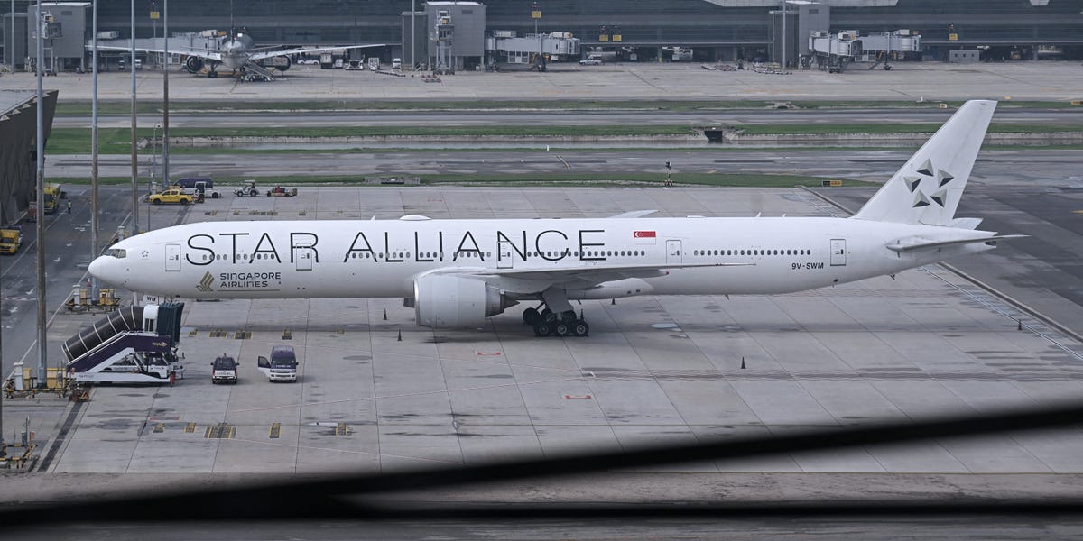 Featured image for "Singapore Airlines Turbulence Incident Highlights Seat Belt Safety"