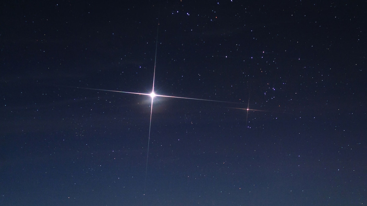 Don't Miss the Rare Planetary Alignment: 5 Planets on Parade in the Night Sky.