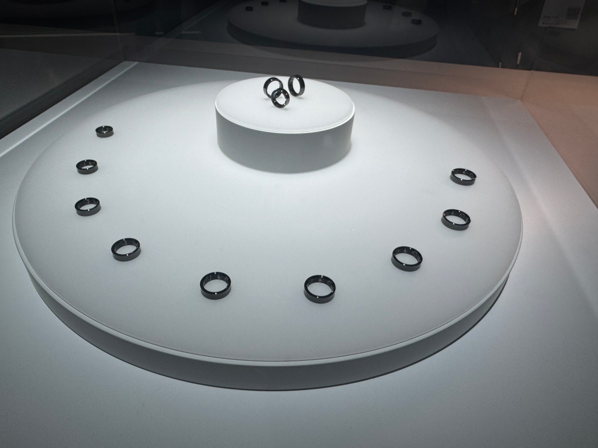 Featured image for "Samsung Unveils Stylish Sleep-Tracking Smart Ring to Rival Apple"