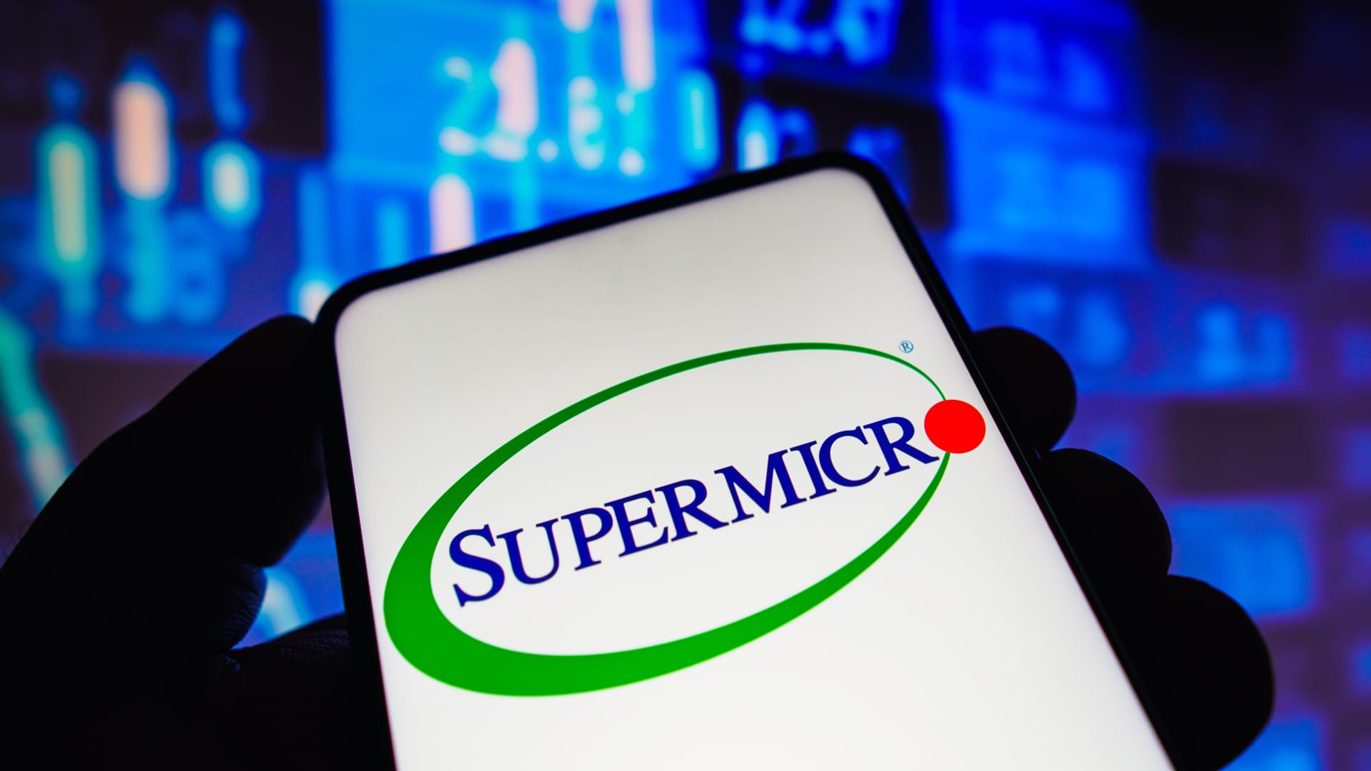 "Arm Holdings Stock Surges: The New Hot AI Play Outperforms Nvidia"