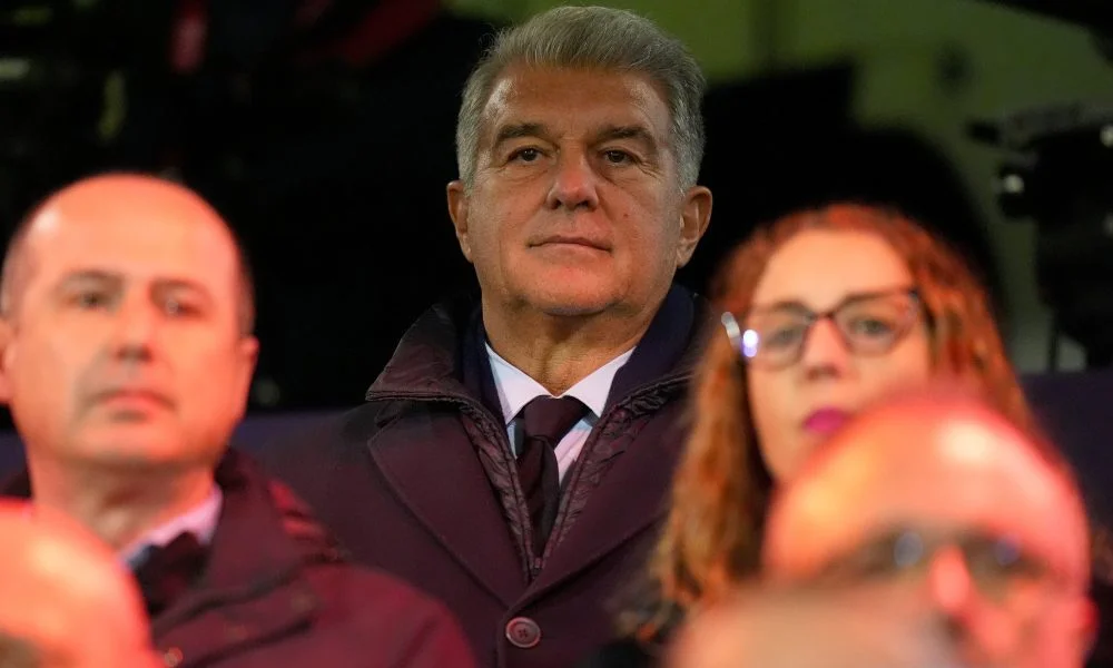 Laporta mocks Madrid penalty with a 'dive' joke at gala