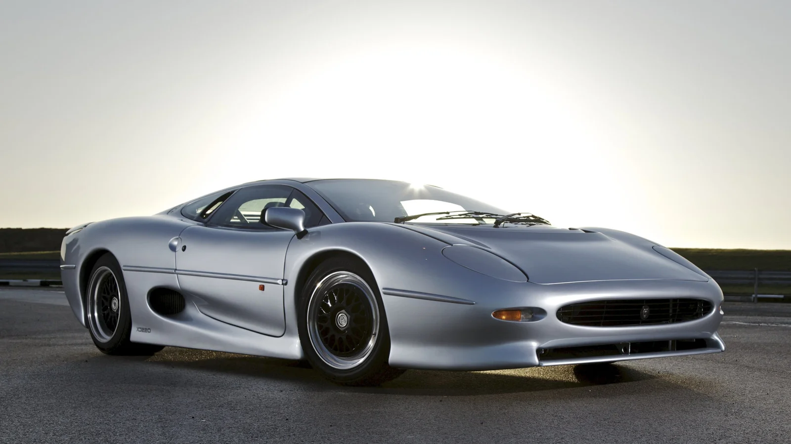 How Emissions and Weight Drove the XJ220 from V12 Dream to Turbo V6 Reality
