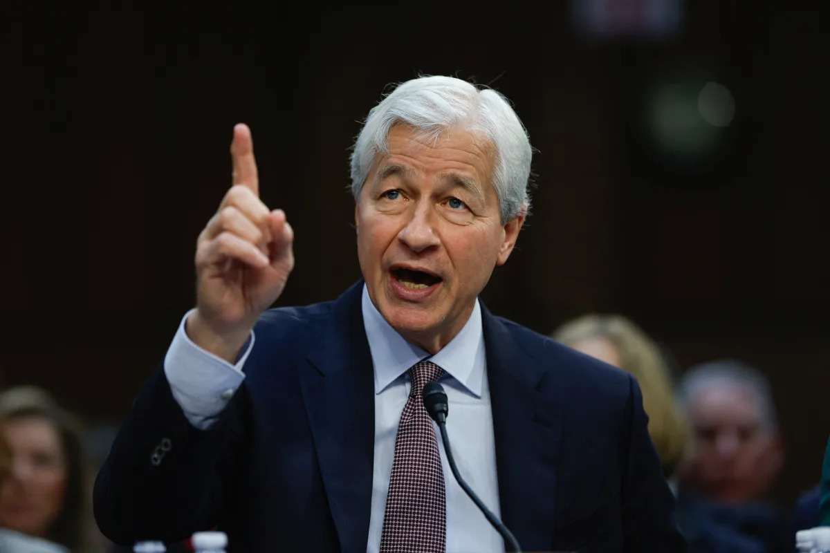 "JPMorgan's Jamie Dimon Warns of Persistent Inflation and High Interest Rates"