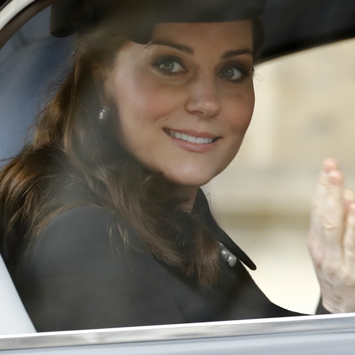 "Royal Photographers Share Behind-the-Scenes Truths and Controversies"