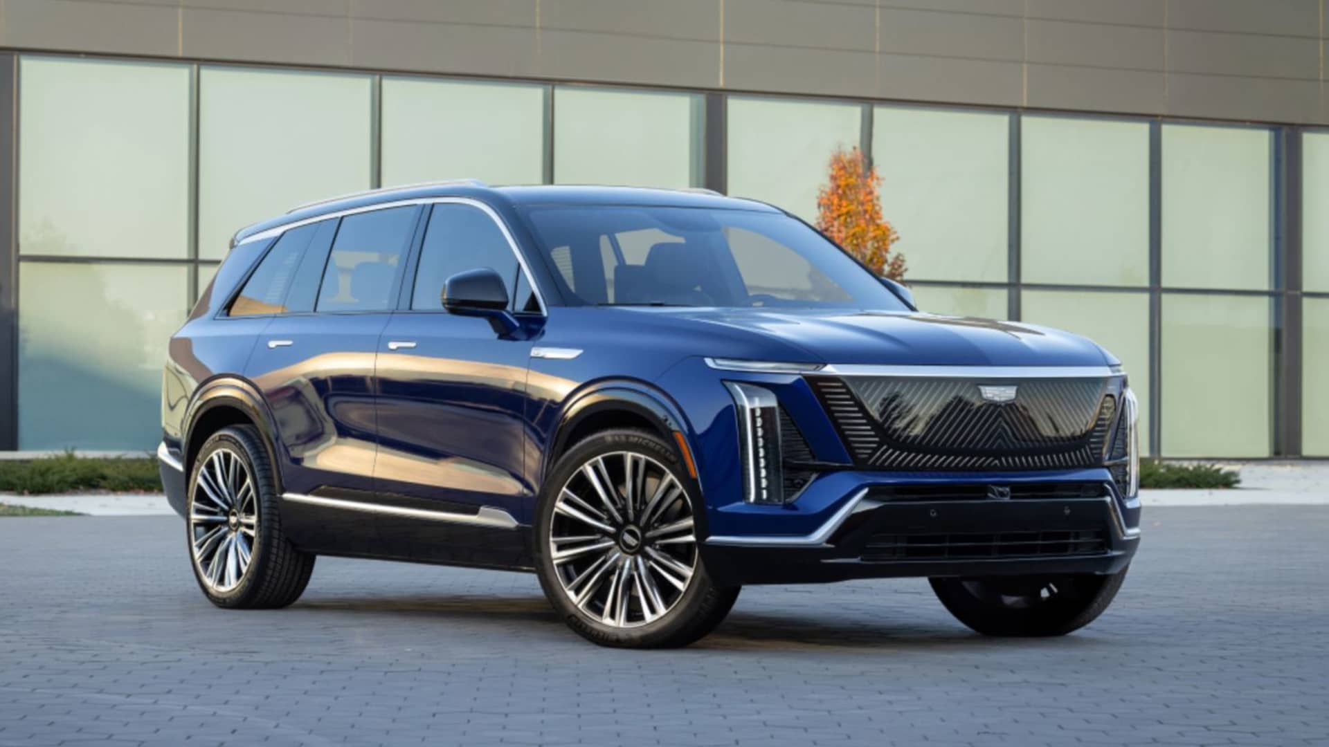 Featured image for Cadillac Unveils 2026 Vistiq: A Three-Row Electric SUV