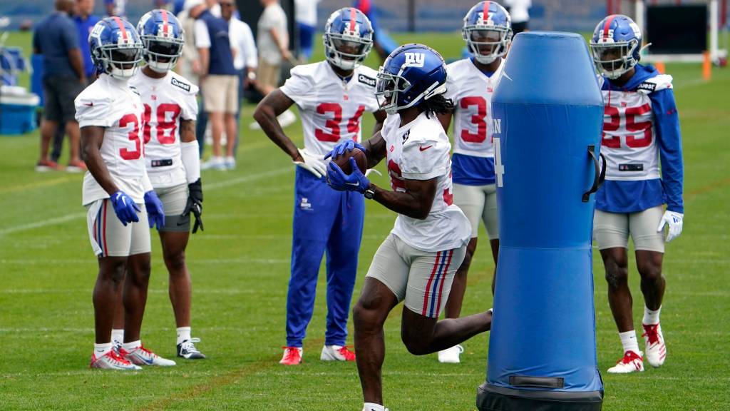 Featured image for Impressive Rookie Cornerbacks and Promising Connections: Giants' Training Camp Updates