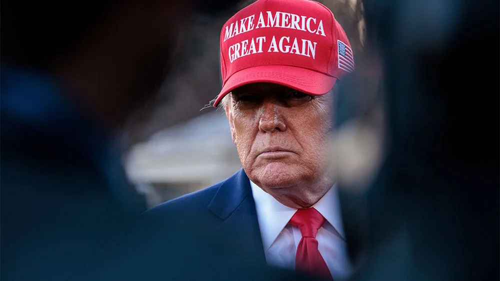 Stock Markets React to Tariff Uncertainty and AI Gains