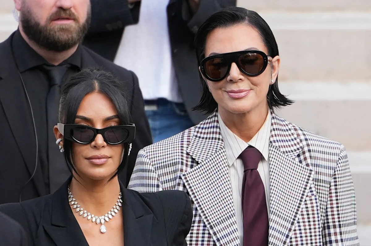 Featured image for Kardashians' Reactions to Kris Jenner's Viral New Look