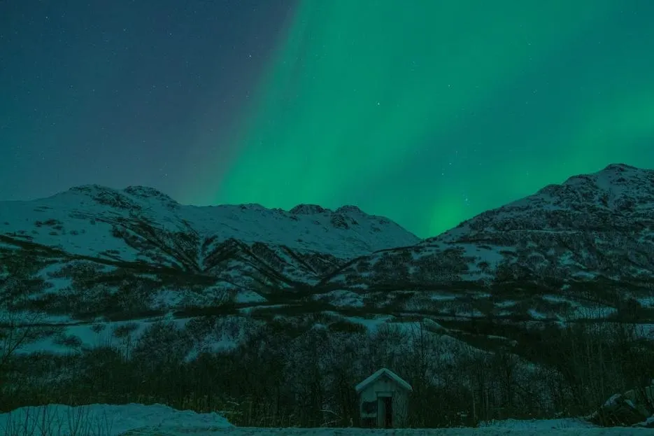 How to Catch the Northern Lights: Top Tips and Forecasts