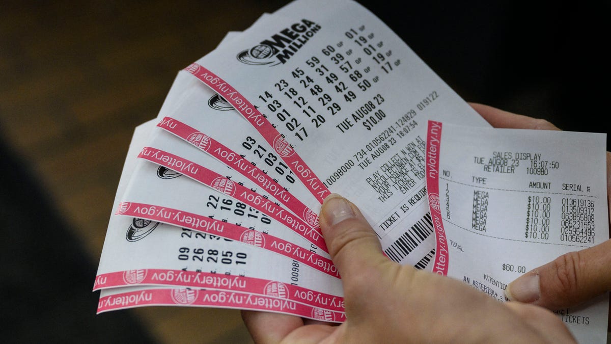 "Mega Millions Jackpot Soars to Nearly $1 Billion, Florida Ticket Wins $1 Million"