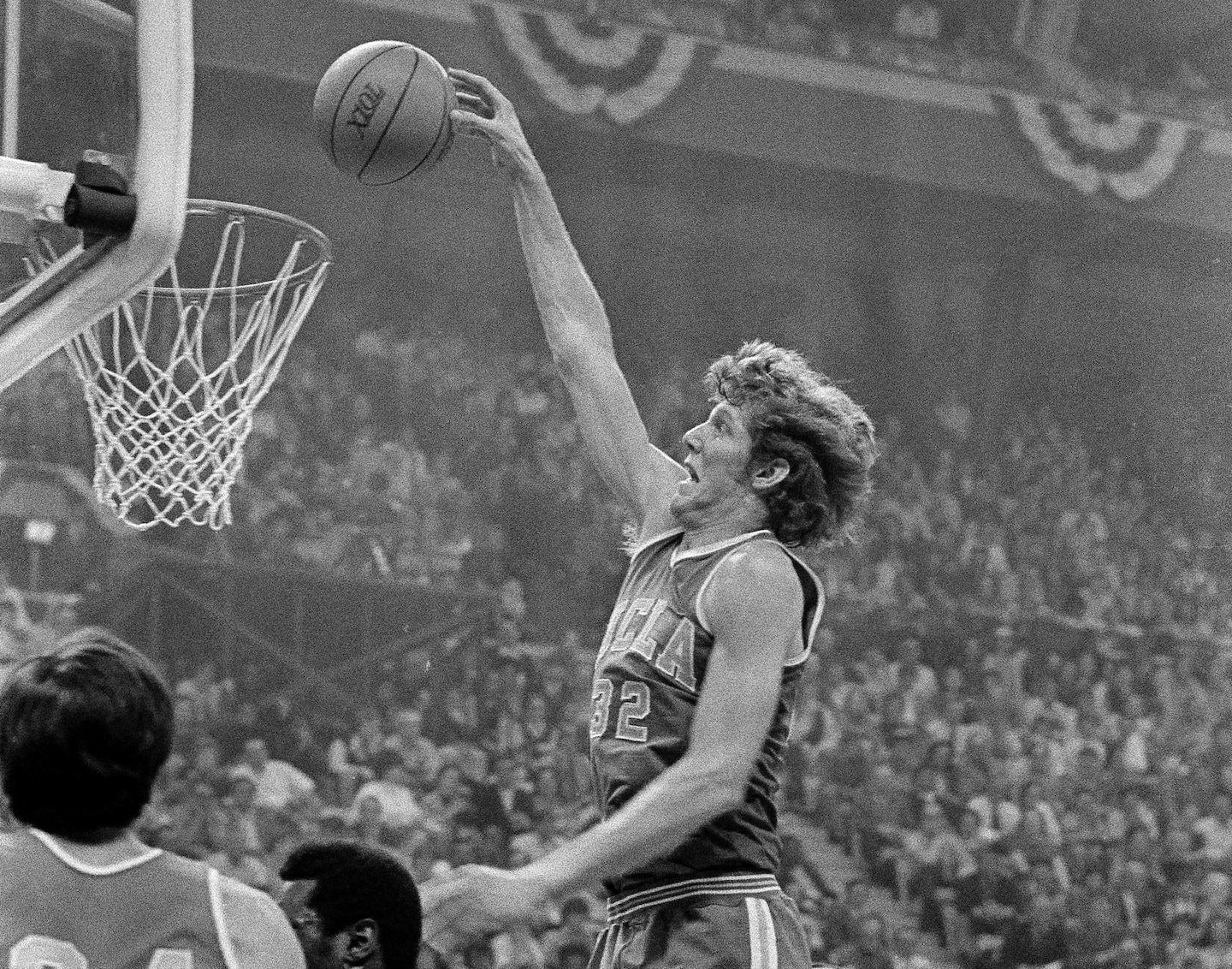 Featured image for NBA Legend and Broadcaster Bill Walton Dies at 71