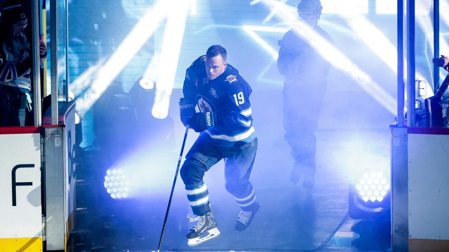 Featured image for Jonathan Toews Returns to NHL Hometown Jets After Long COVID Hiatus