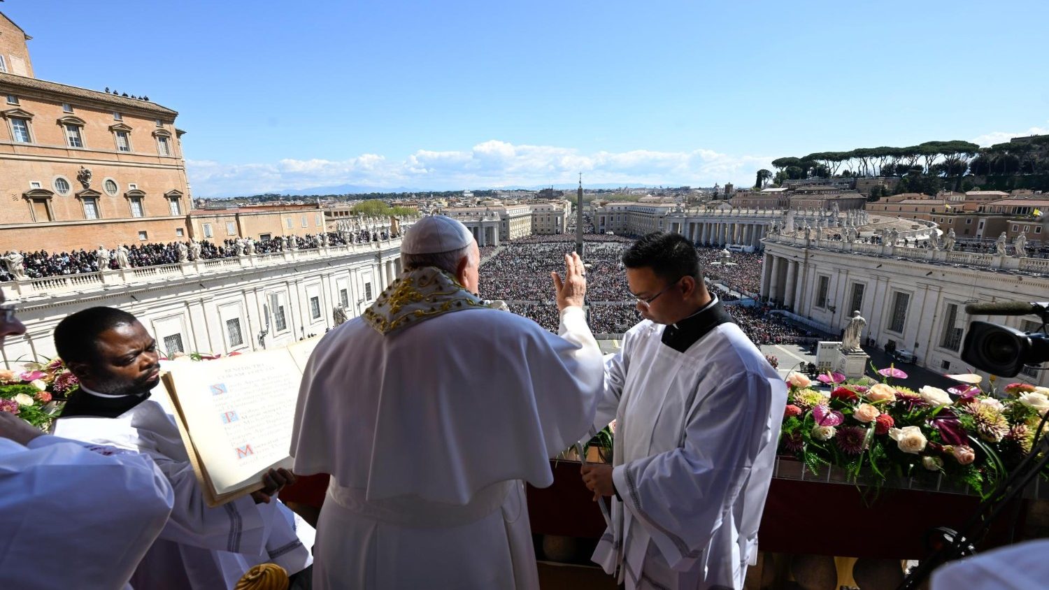 "Pope Francis Inspires Hope and Faith in Easter Messages to the World"