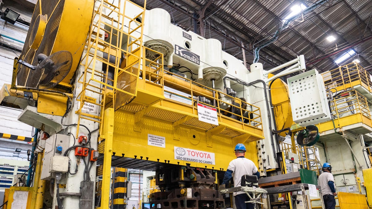 Toyota Moves Prewar 700-Ton Press Across the Globe