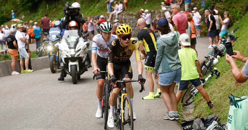 Intense Battle Emerges Between Pogacar and Vingegaard in Tour de France