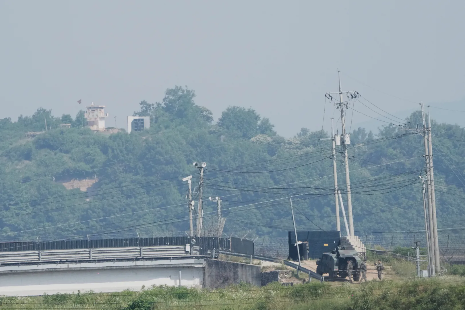 Featured image for North Korean Man Successfully Crosses DMZ to South Korea