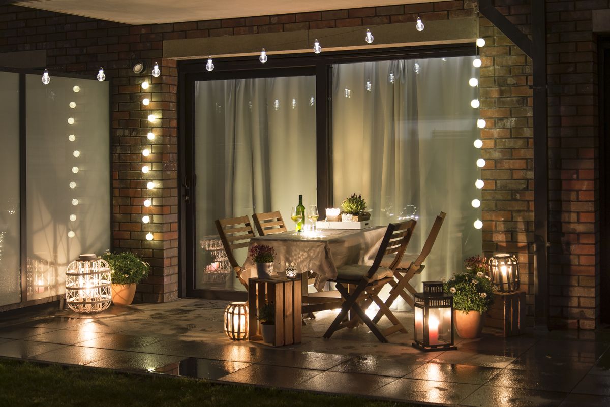 "Natural and Effective Methods to Repel Mosquitoes and Keep Them Out of Your Home"