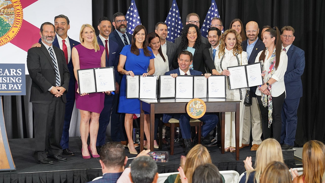 "Florida Governor Empowers Teachers to Regulate Social Media in Classrooms"