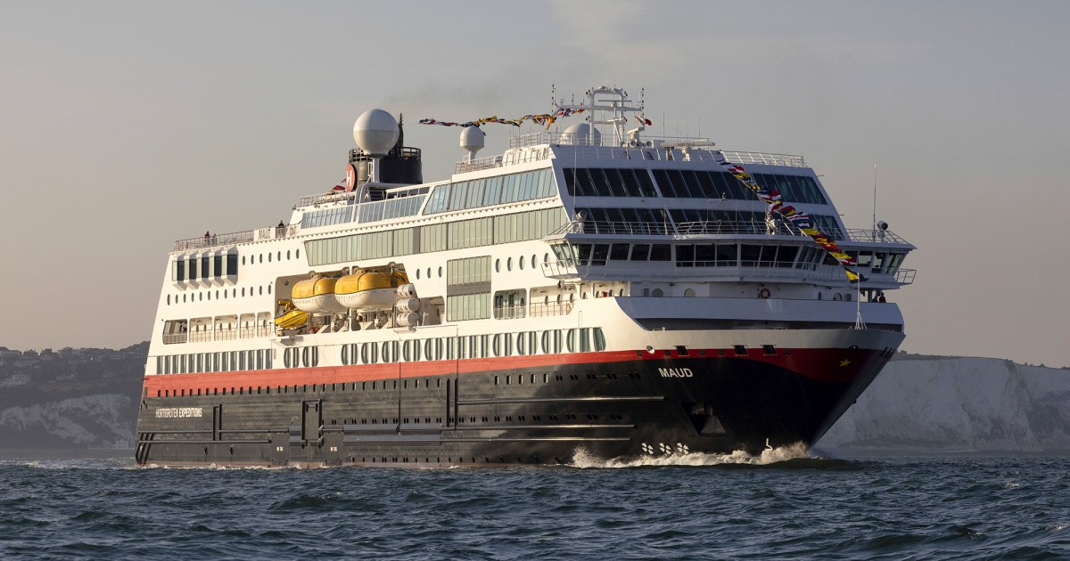 Featured image for Norwegian cruise ship loses navigation and power after rogue wave hits