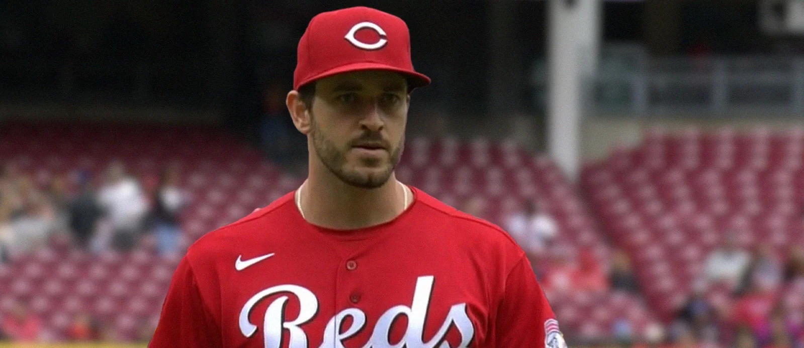 "Reds Edge Out Cubs in Close Game on April 3, 2023"