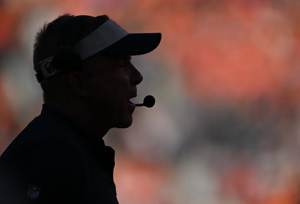 "Sean Payton's Coaching Struggles and Clash with Russell Wilson Highlighted in NFL Fans' Criticism"