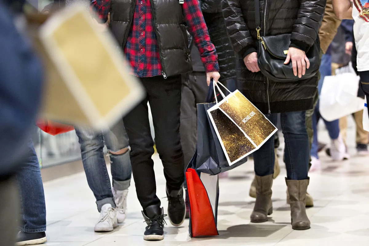 "Elusive Goals: Fed's Struggle with Inflation and Recession Outlook"