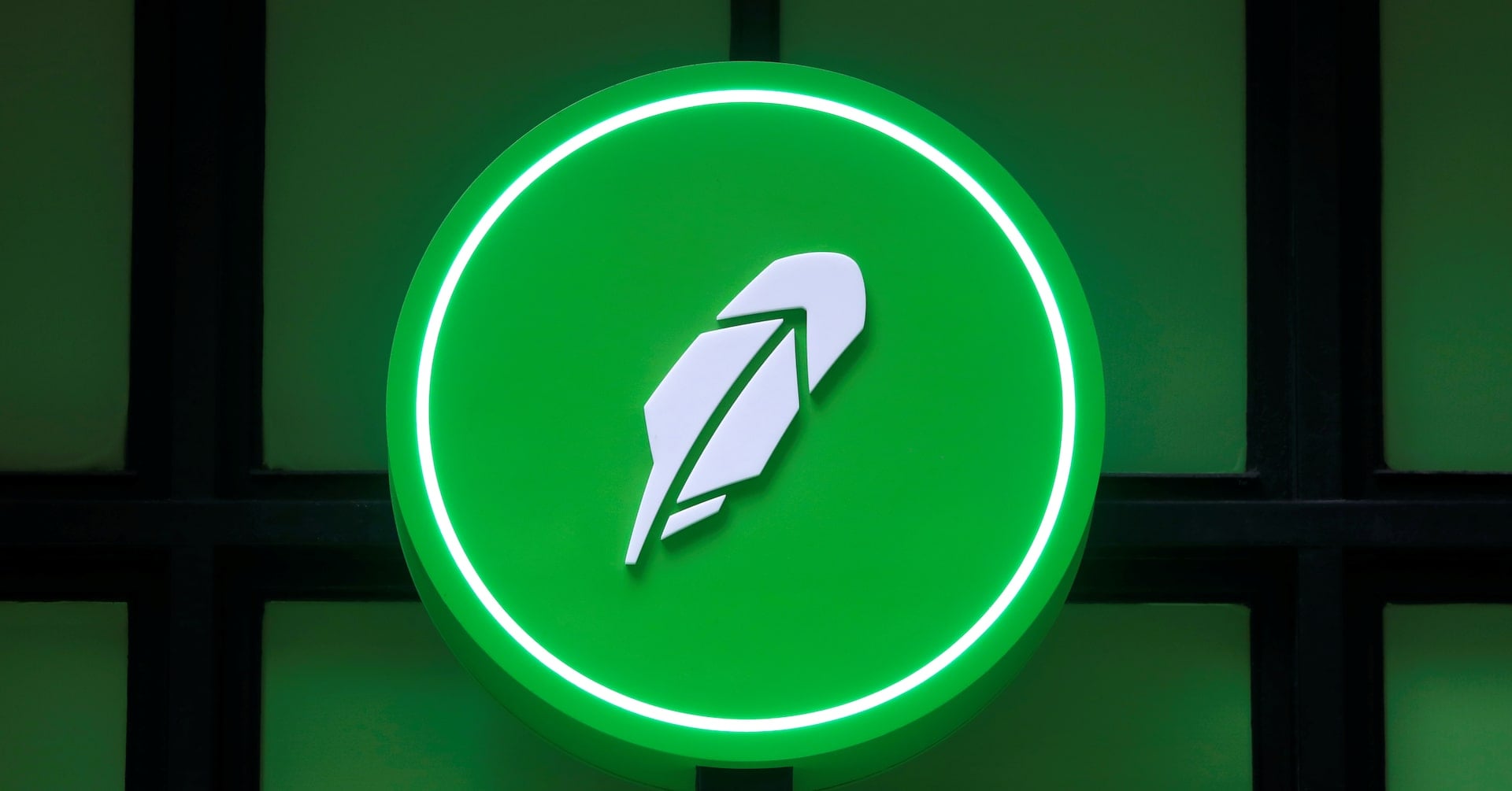 Featured image for Robinhood Acquires Bitstamp for $200M in Major Crypto Move