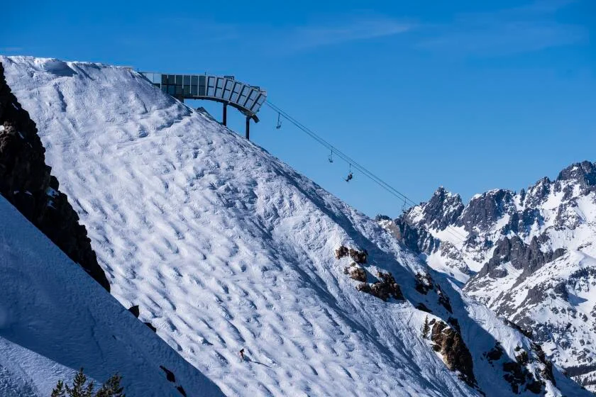Skier dies on Mammoth Mountain's Dropout 2 as witnesses watch from chairlift